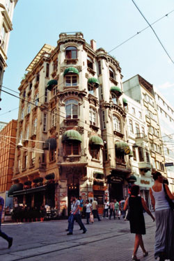Gebäude an der İstiklal Caddesi